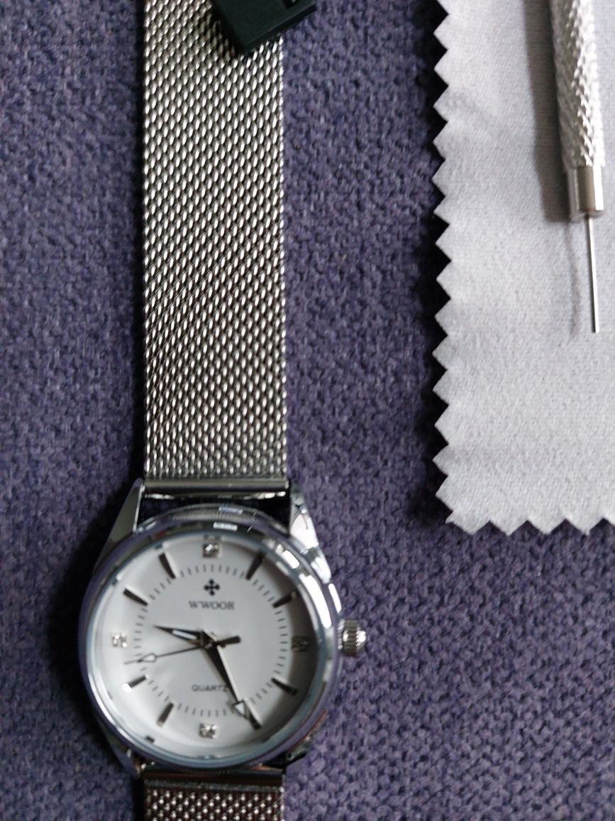Śliczny zegarek damski srebrny, nowy branzoletka