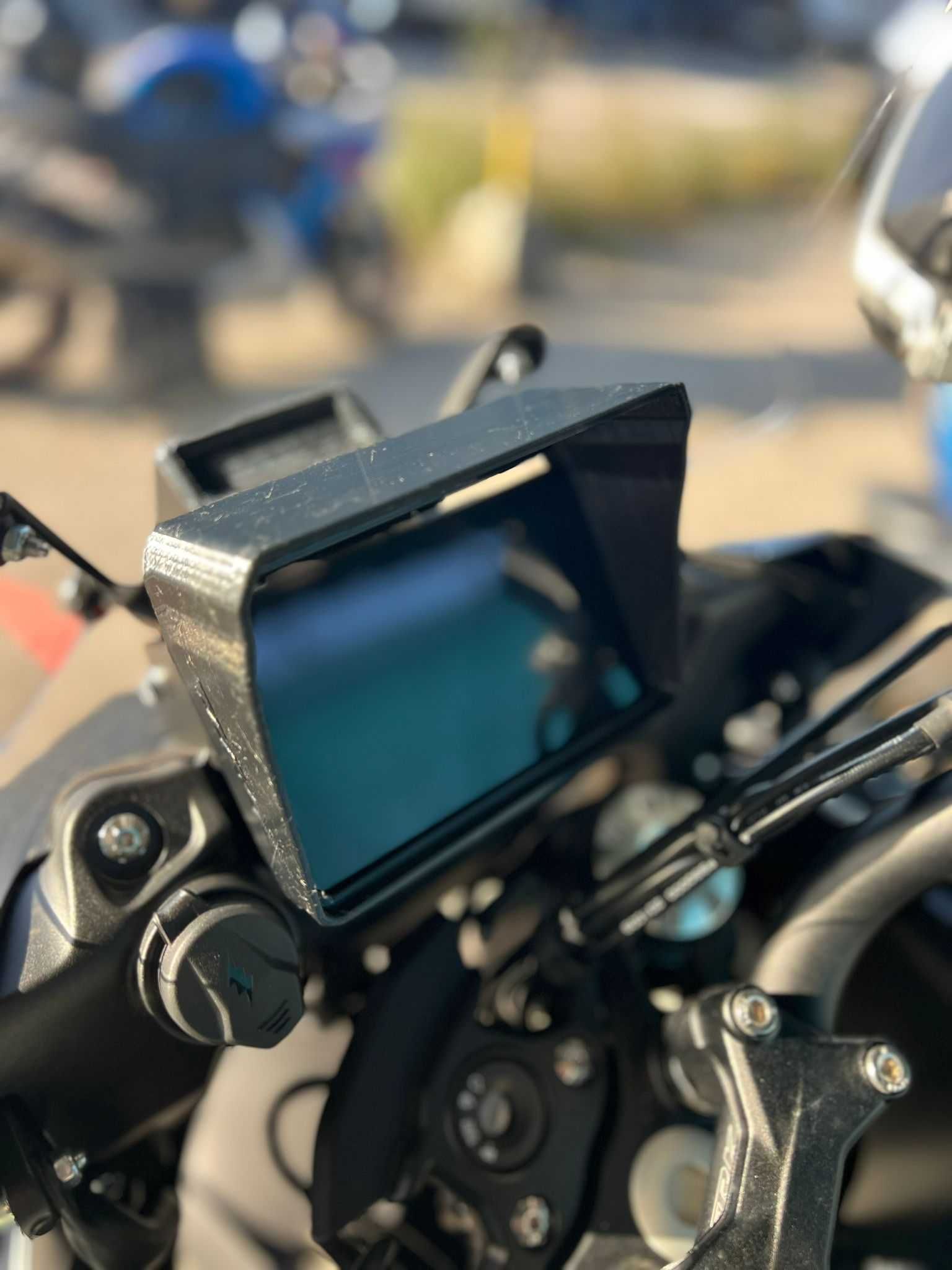 Moldura Proteção Sombra TRK 702 TFT