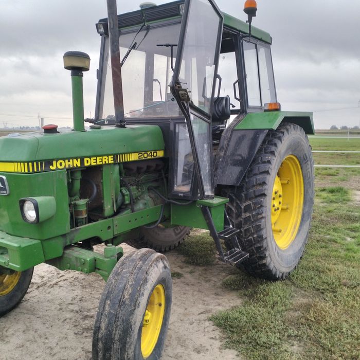 Sprzedam traktor rolniczy John Deere 2040 2wd