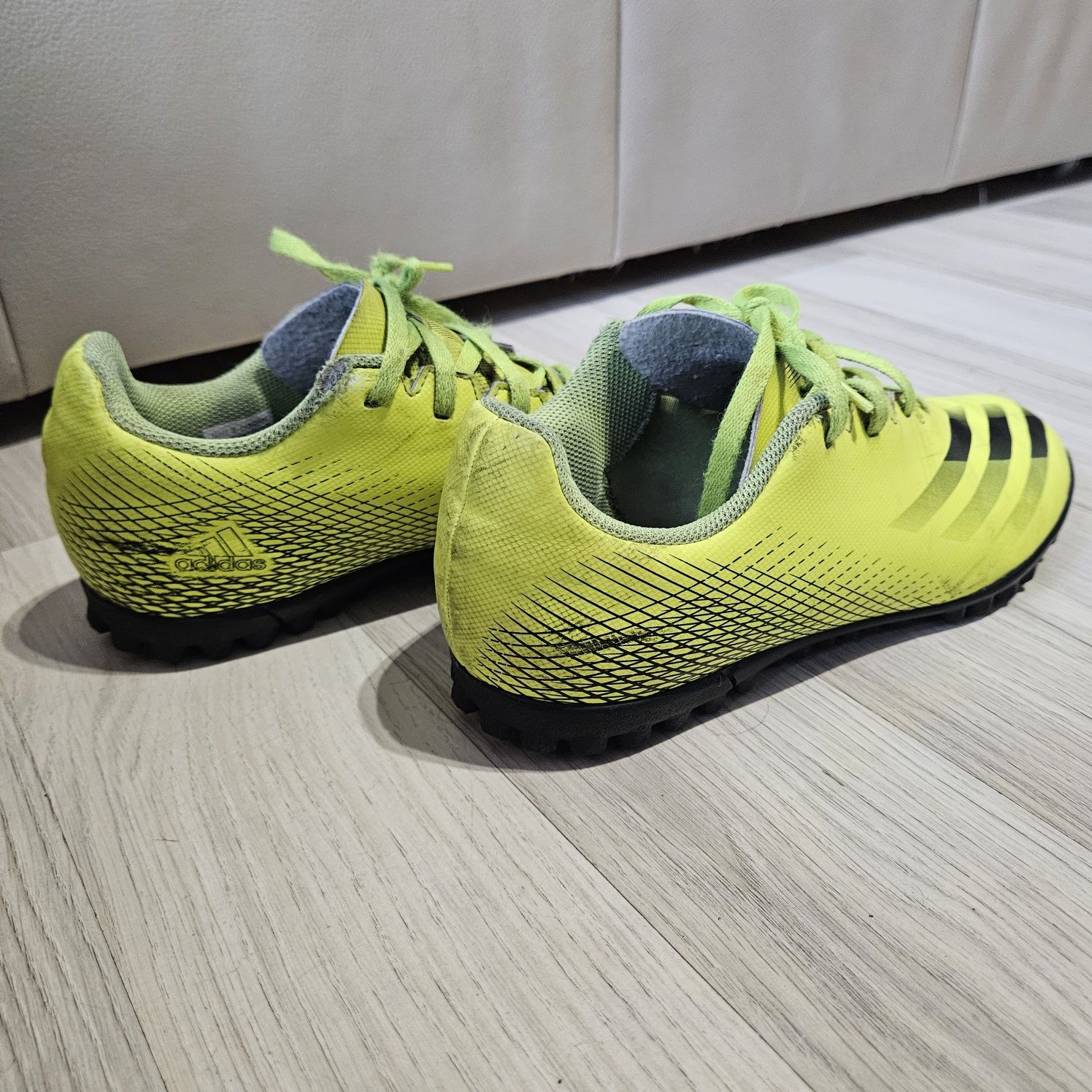Turfy piłkarskie adidas 37.5
X Ghosted.4 TF Junior żółto-czarne FW6920