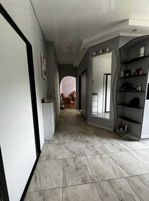 Пропоную до продажу двоповерховий будинок в центрі міста