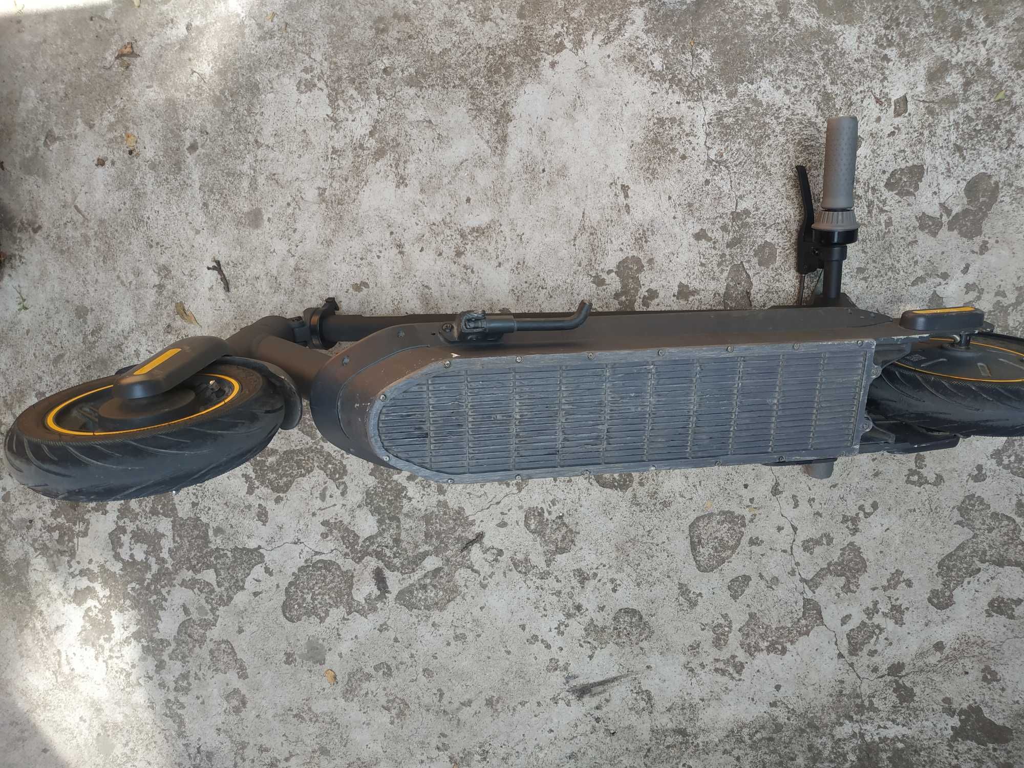 Електросамокат Ninebot KickScooter MAX G30P электросамокат