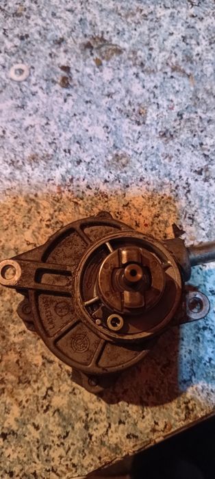 Вакуумний насос.