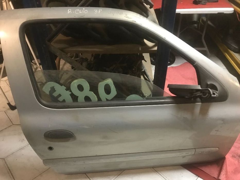 PORTA FRENTE DIREITA RENAULT CLIO 1998/2006 3P