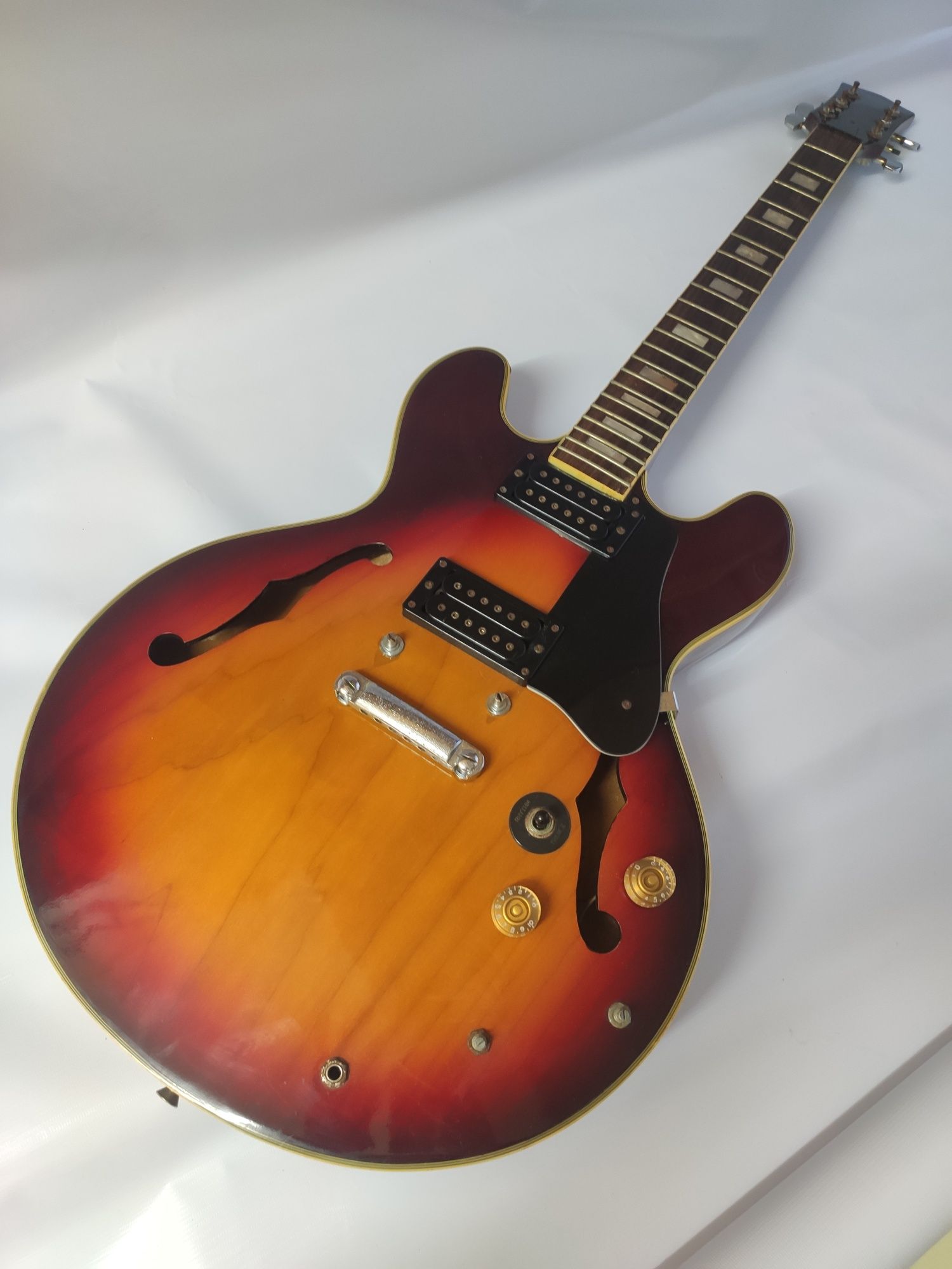 Maison SA-650 Sunburst Hollowbody