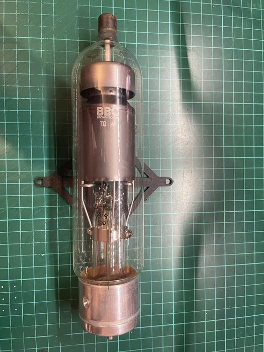 Lampa BBC TQ 41 zabytek techniki