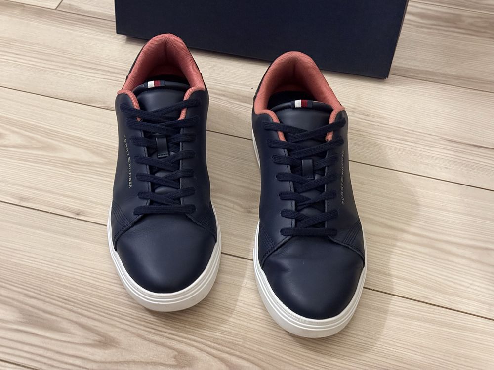 Buty Tommy Hilfiger - na gwarancji, jak nowe!
