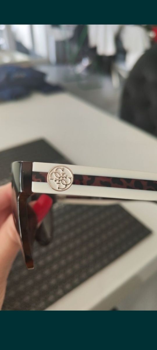 Nowe okulary przeciwsłoneczne Guess