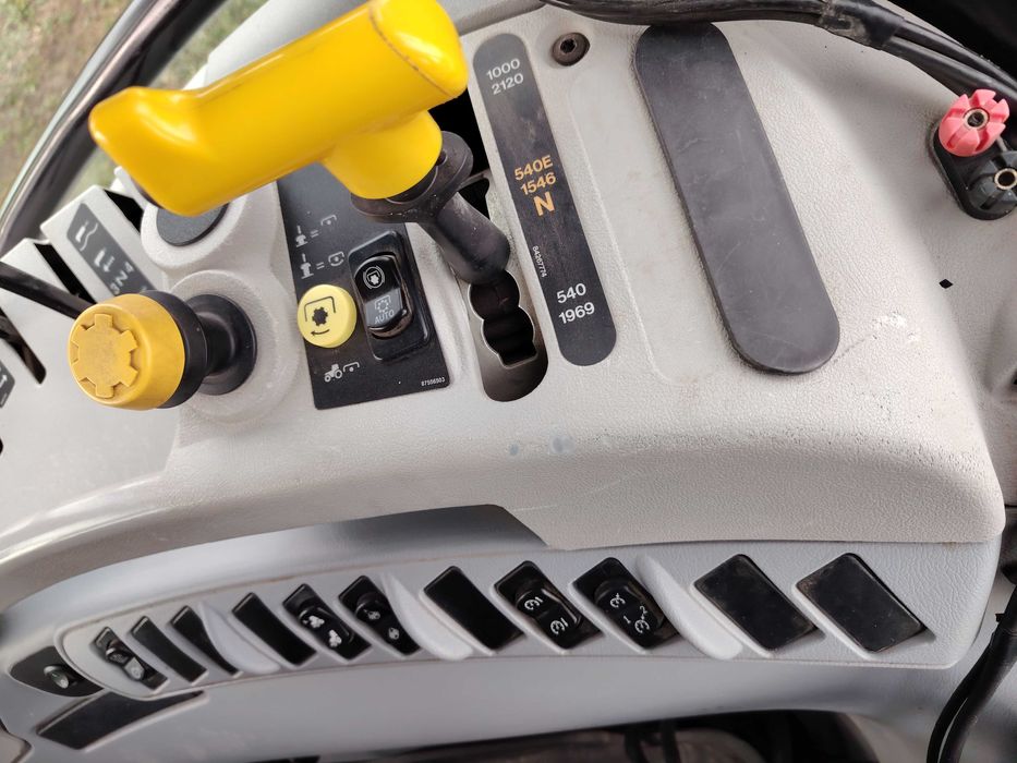 Трактор New Holland T6090