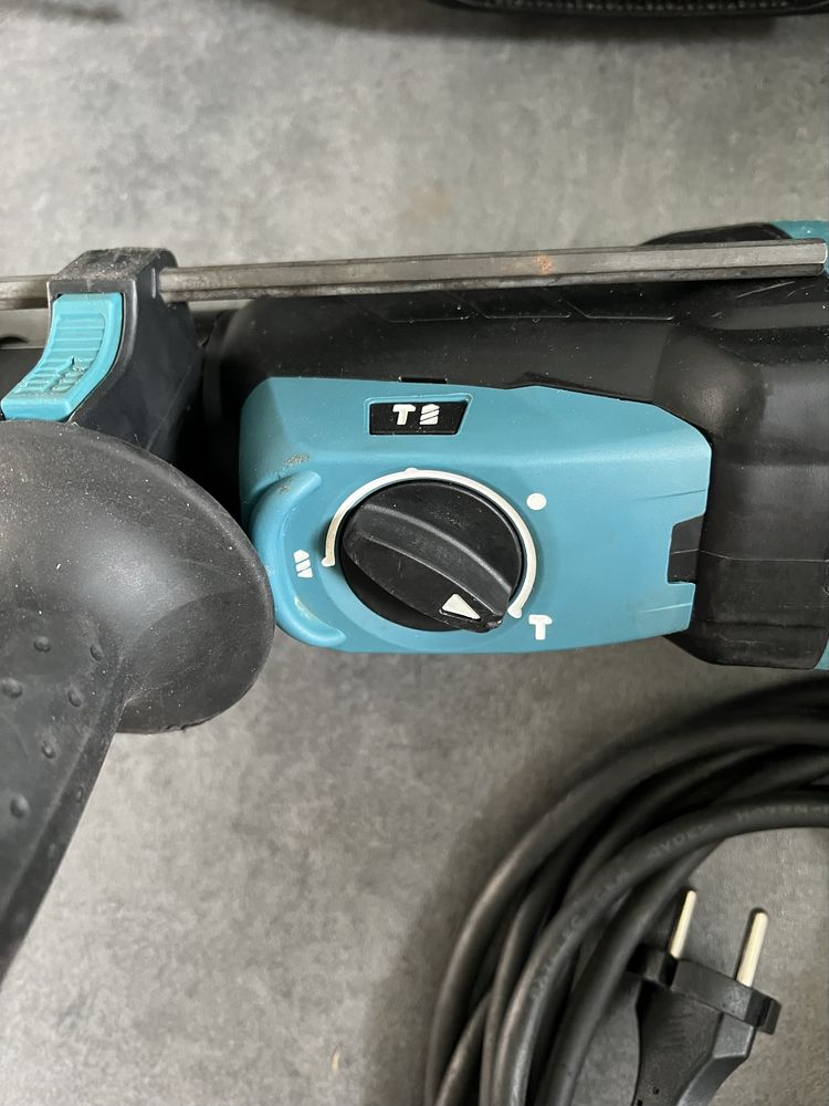 Перфоратор Makita HR 2631 FT