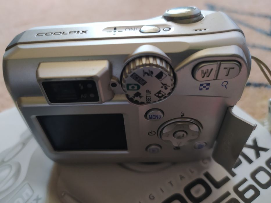 Цифровий фотоапарат Nikon colpix