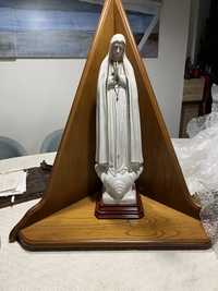 Nossa Senhora de Fatima com altar em madeira