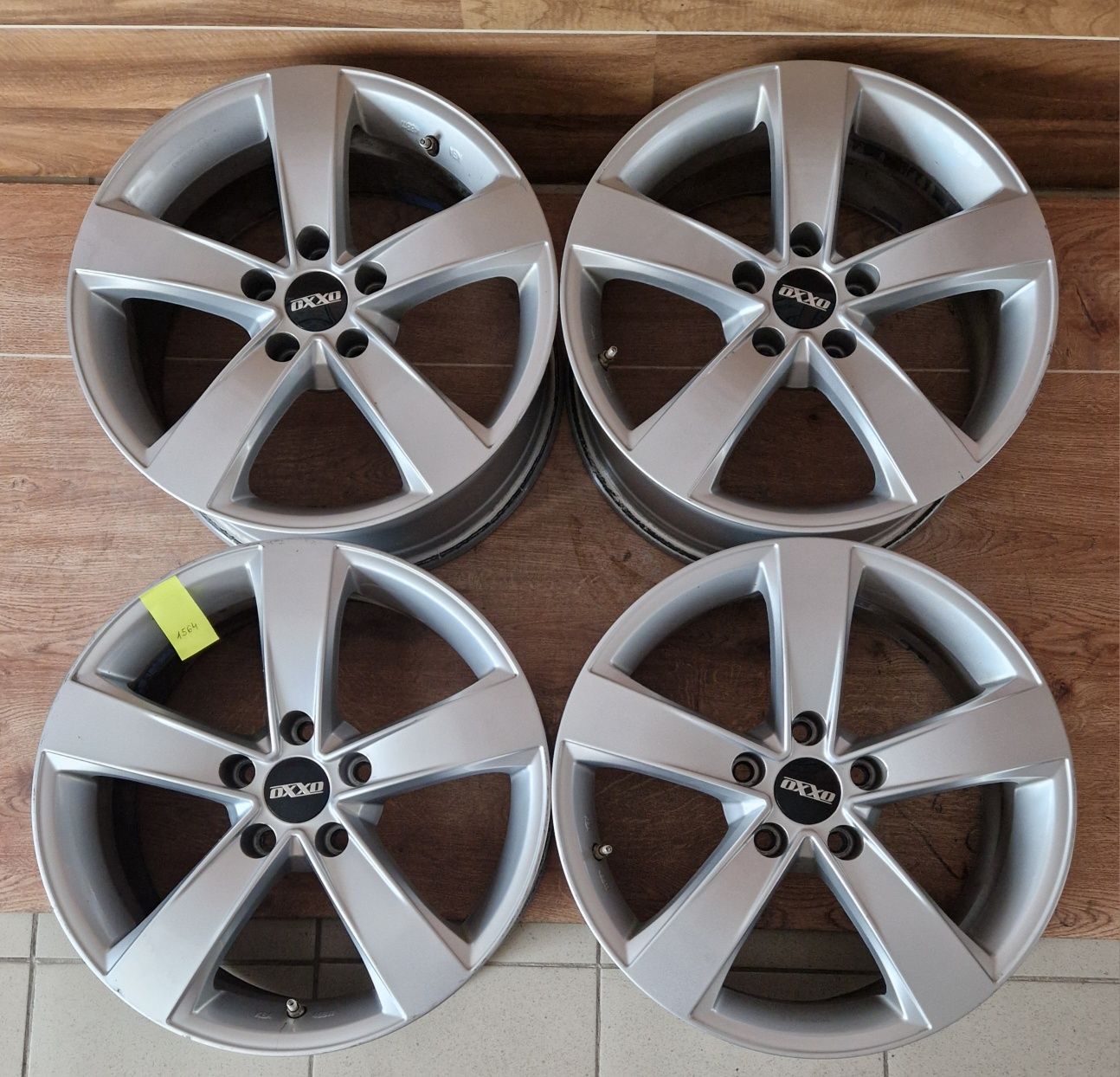 Оригінальні легкосплавні диски фірми OXXO Toyota R17 5x114.3 ET 39