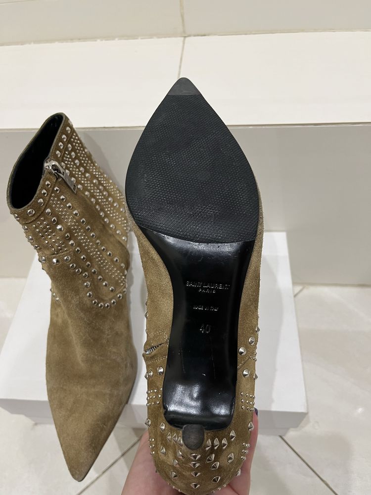 Бежевые ботильоны Saint Laurent