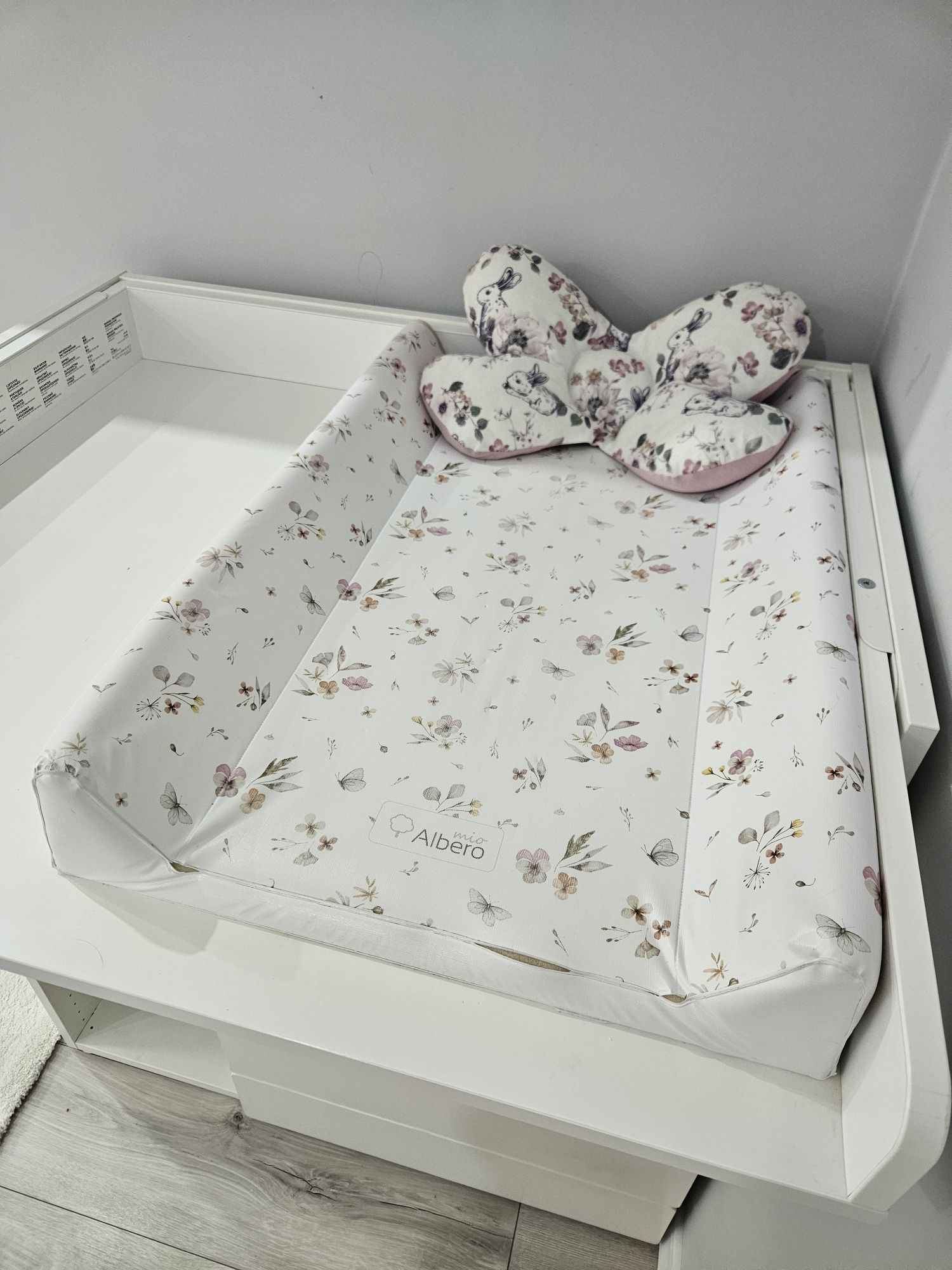 Biała komoda z przewijakiem IKEA 90x79x100