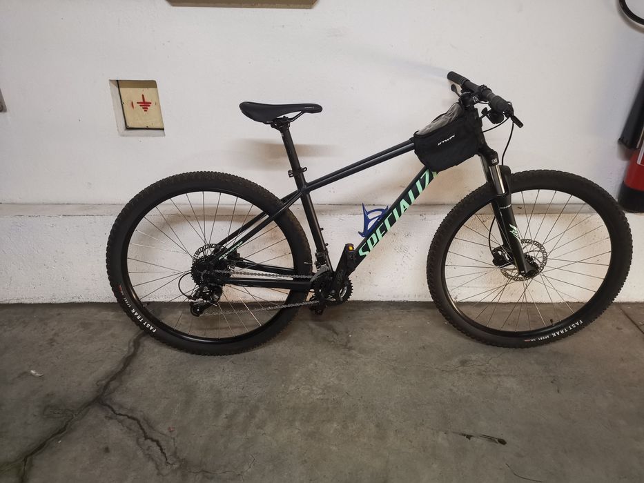Bicicleta especialized Rockhopper  Sport como nova