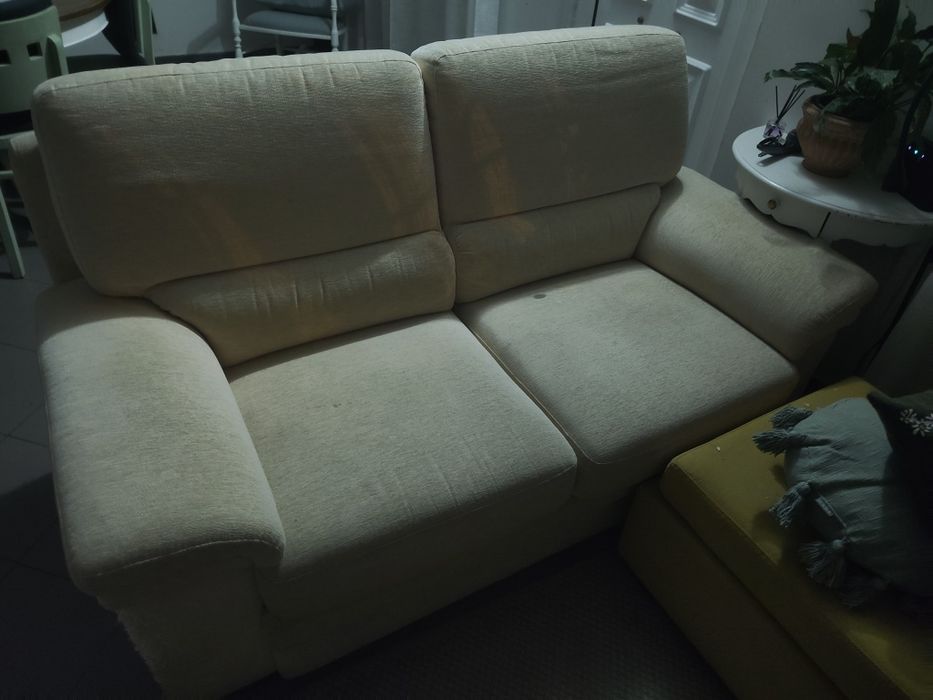 sofá 2 lugares creme
