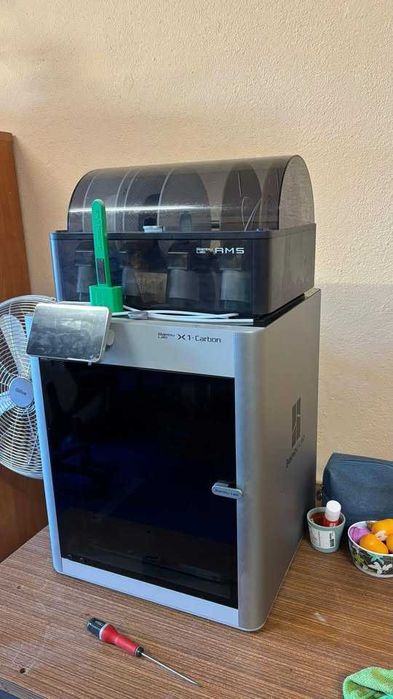Bambu Lab X1-Carbon com AMS