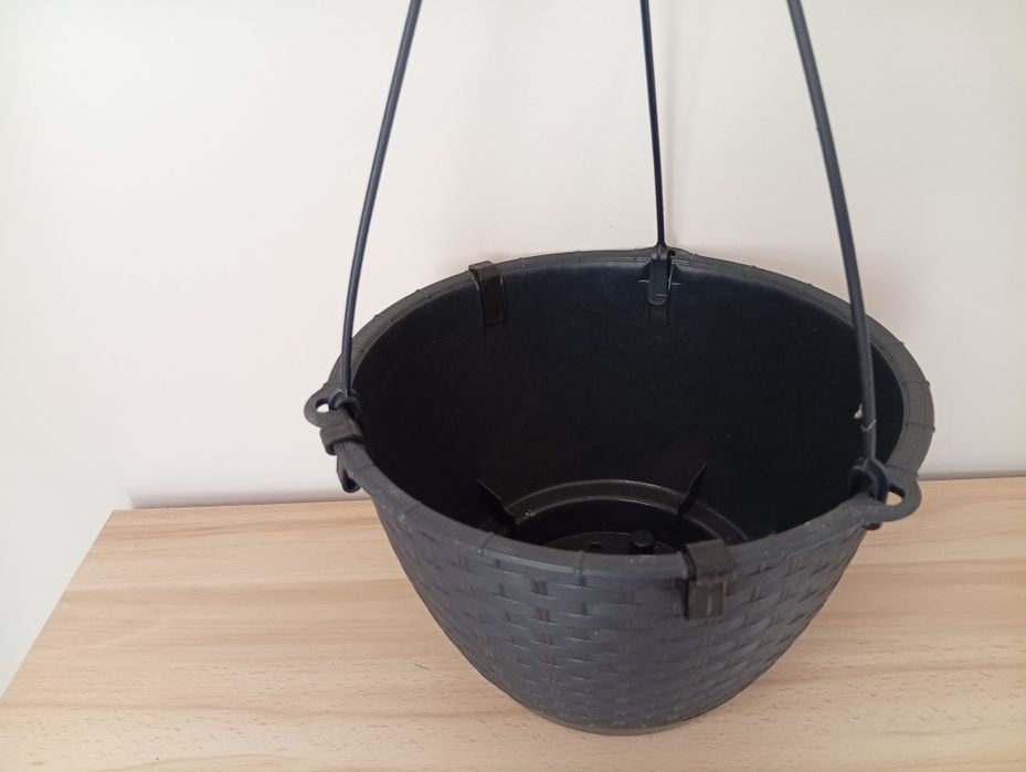 Wisząca donica rattanowa – elegancka i stylowa, do domu i ogro