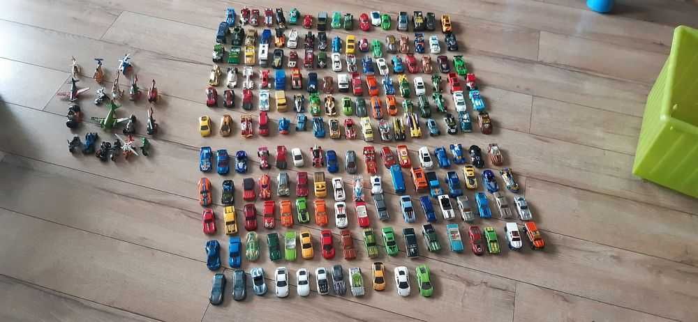 Resorki HOT WHEELS 181 sztuk+18 pojazdów latających