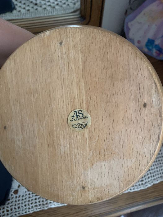 дерев’яний горіхокол–Білка в ручну різьблений