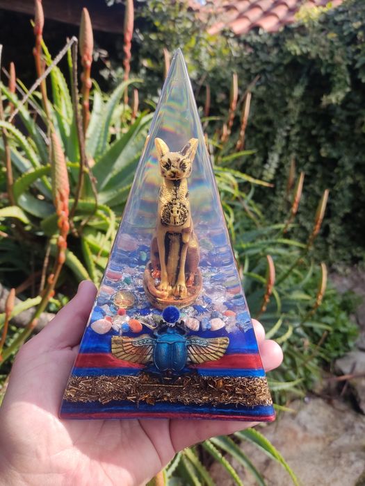 Pirâmide Orgonite