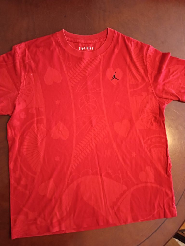 Tshirt	Air Jordan		Tamanho S	usada em bom estado