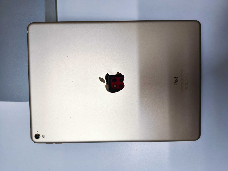 Apple iPad PRO 2016 A1673 32GB, Wi-Fi, 9.7" + чехол айпад про