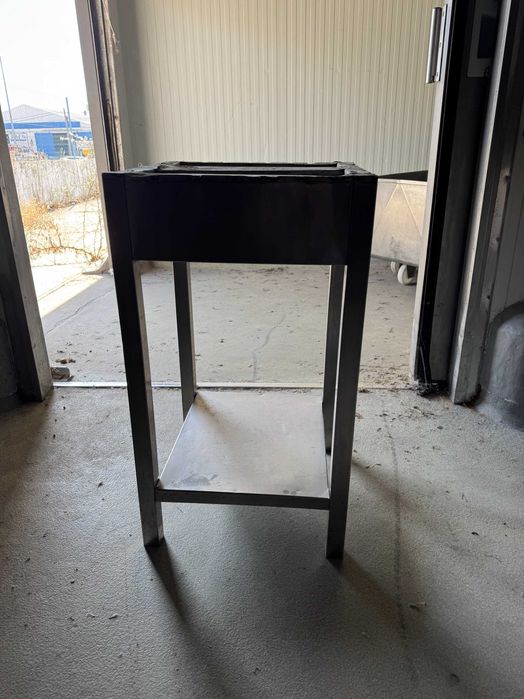 Estrutura/Mesa em Inox com prateleira inferior- 47x47x89 cm