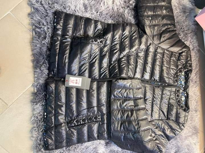 Шубка. Куртка жіноча весна- осінь. Жилетка - хутро.