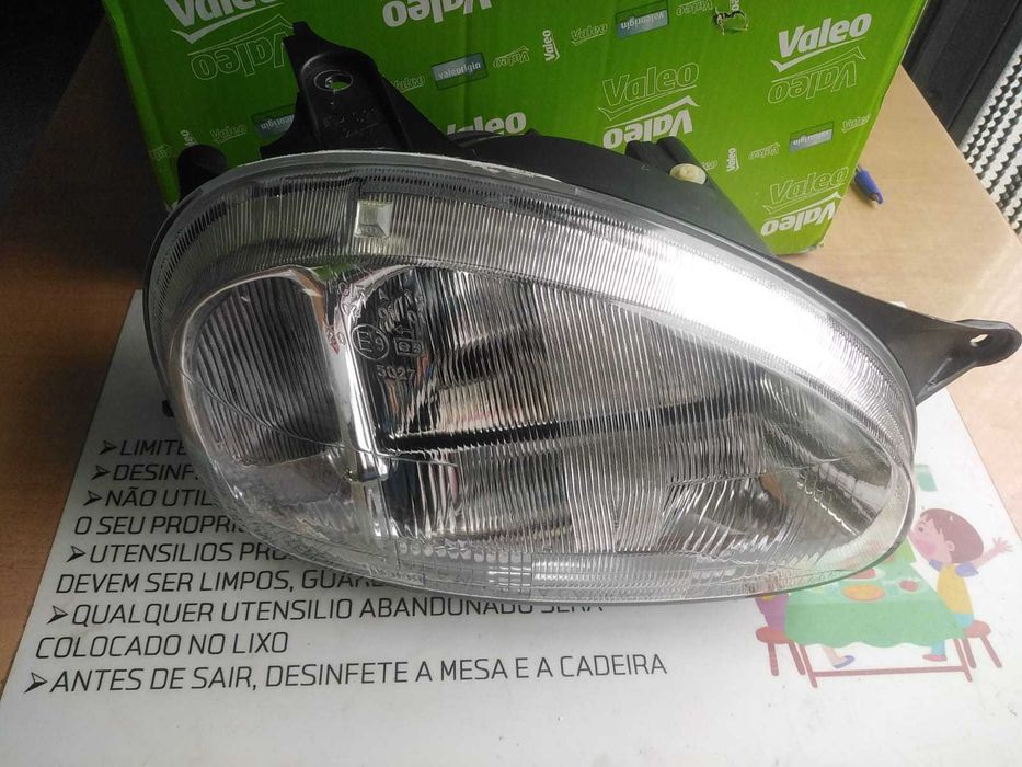 Farol Direito Opel Corsa de 1993 a 2000 Novo