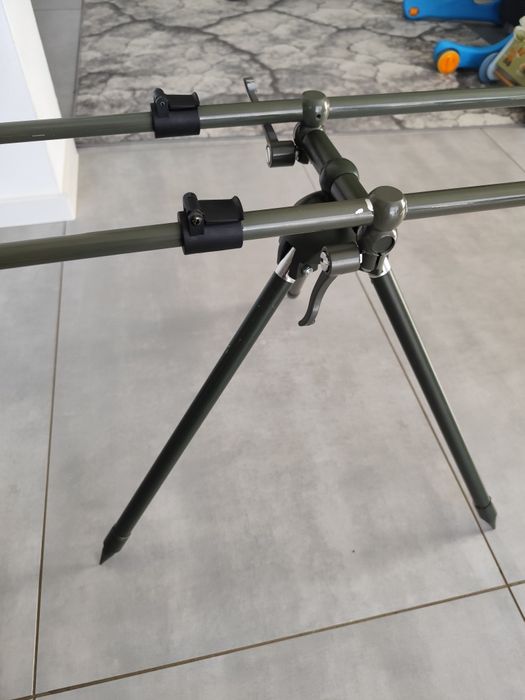 Stanowisko karpiowe tri pod Mistrall na 3 wędki