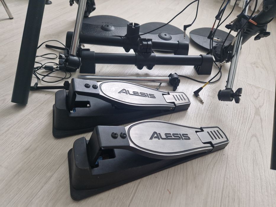Продам барабани Alesis