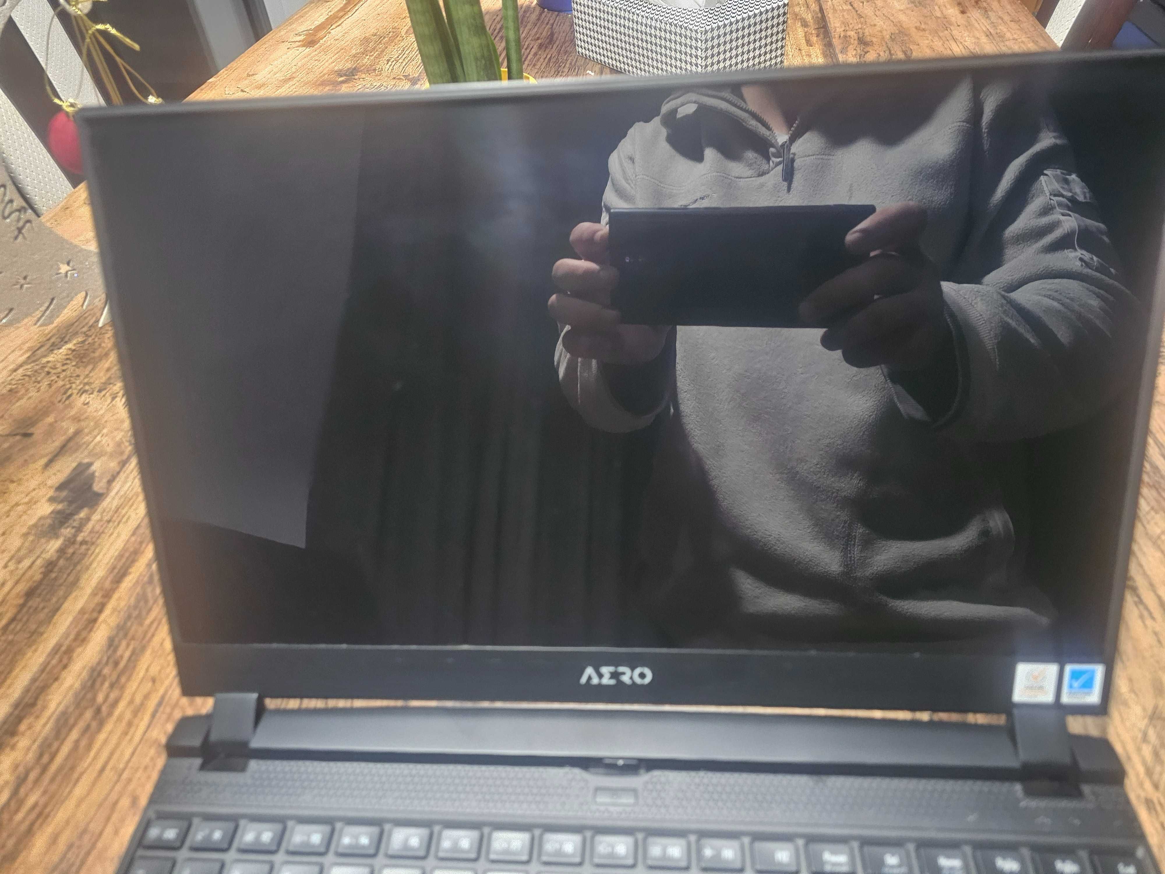 Laptop Gigabyte AERO 15 OLED i7-11800H/16GB/1TB/Win11P RTX3070