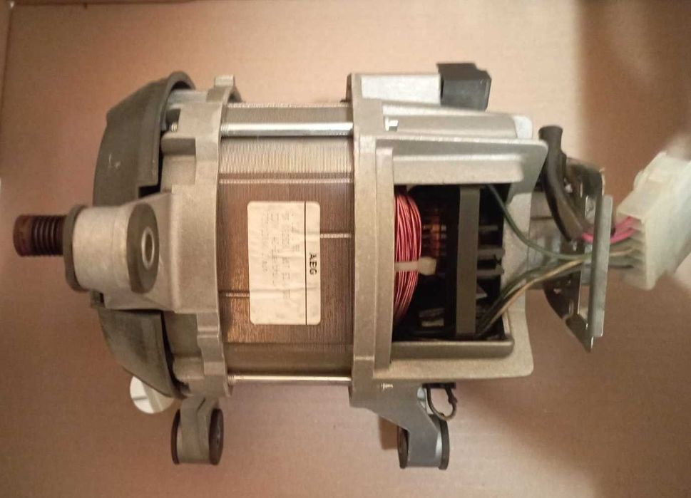 Silnik elektryczny AEG, wymontowany z pralki.