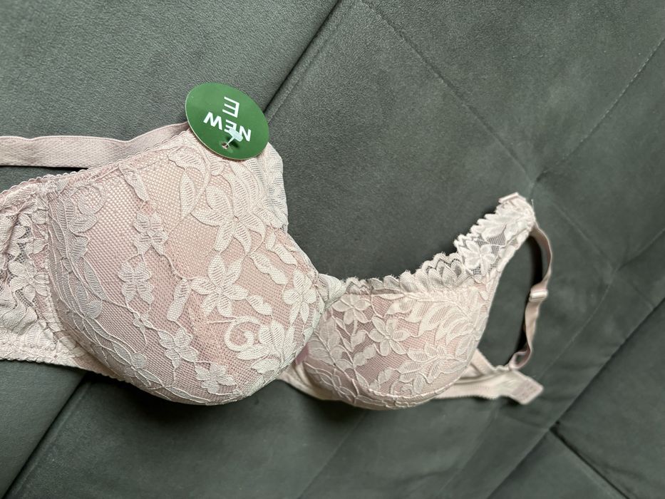 Biustonosz 90 E nowy