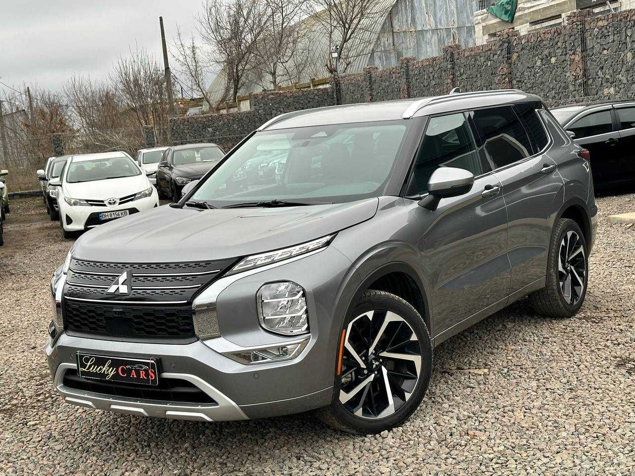 Авто Mitsubishi Outlander 2022