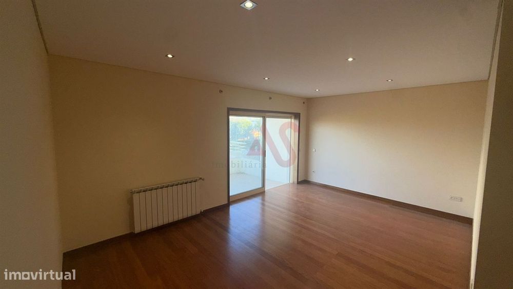 Apartamento T1 com Garagem – A 2 Minutos do Centro de Felgueiras para