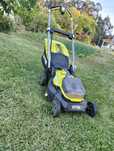 Corta-Relvas 18V de 40cm Ryobi RY18LMX40A