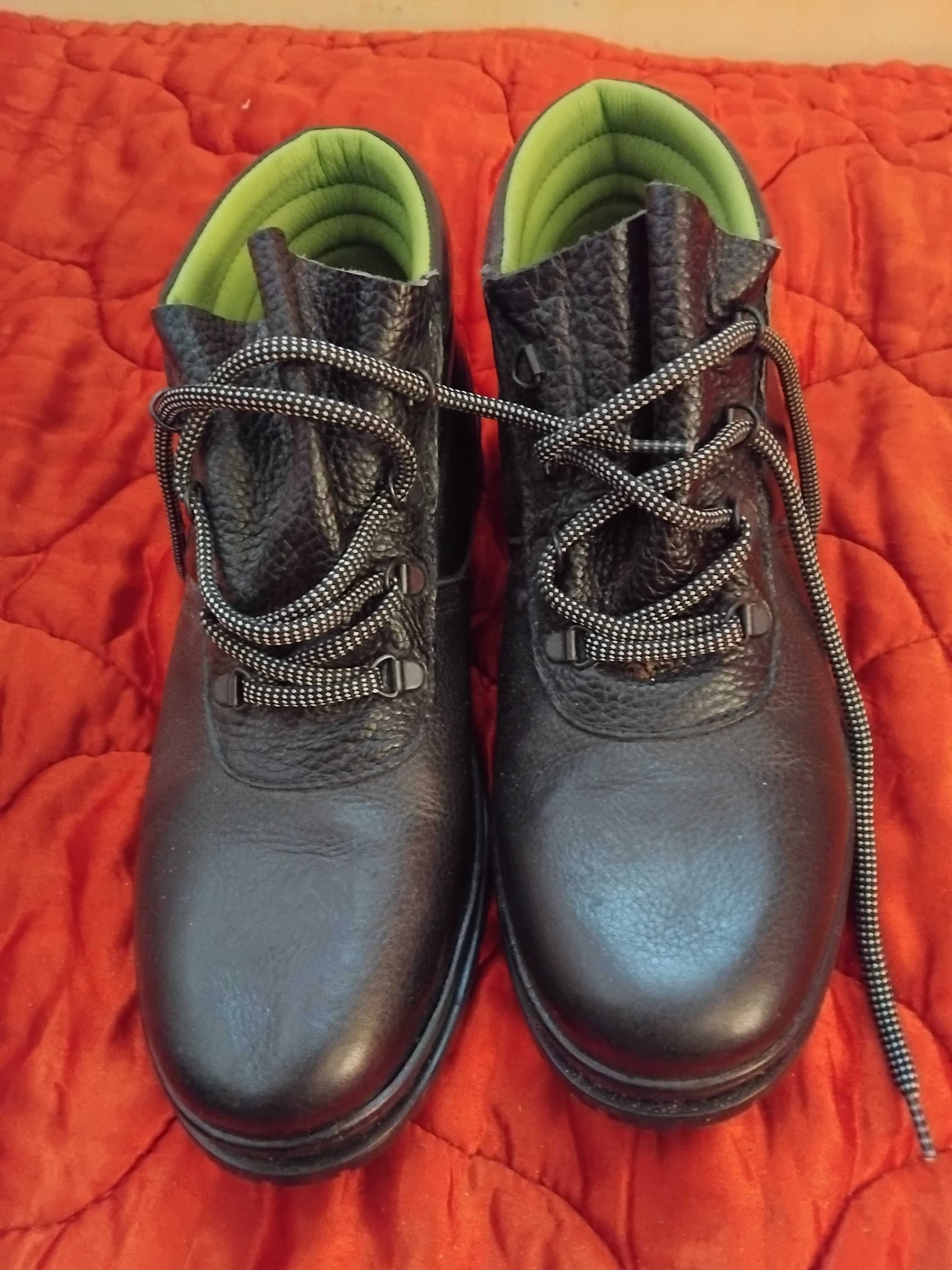 Vendo Botas de trabalho n.o 45 Novas 20 € + portes