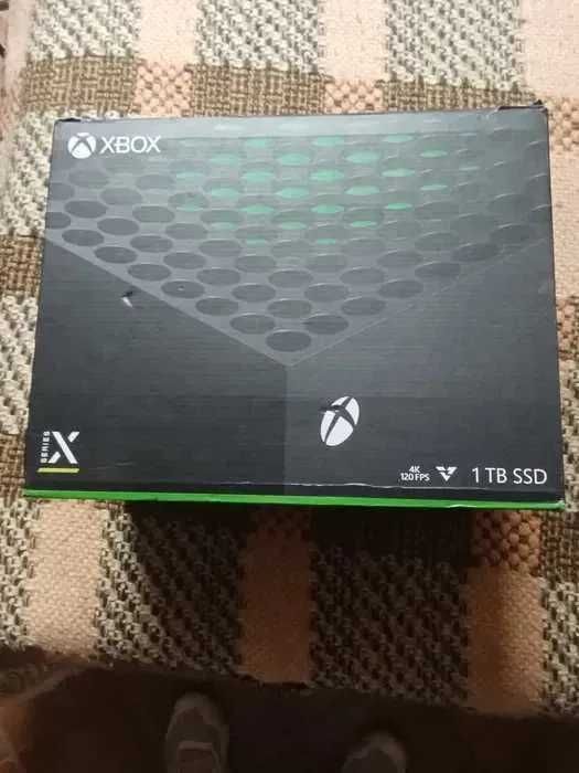 xbox series x com 2 comandos e com garantia ate 2029