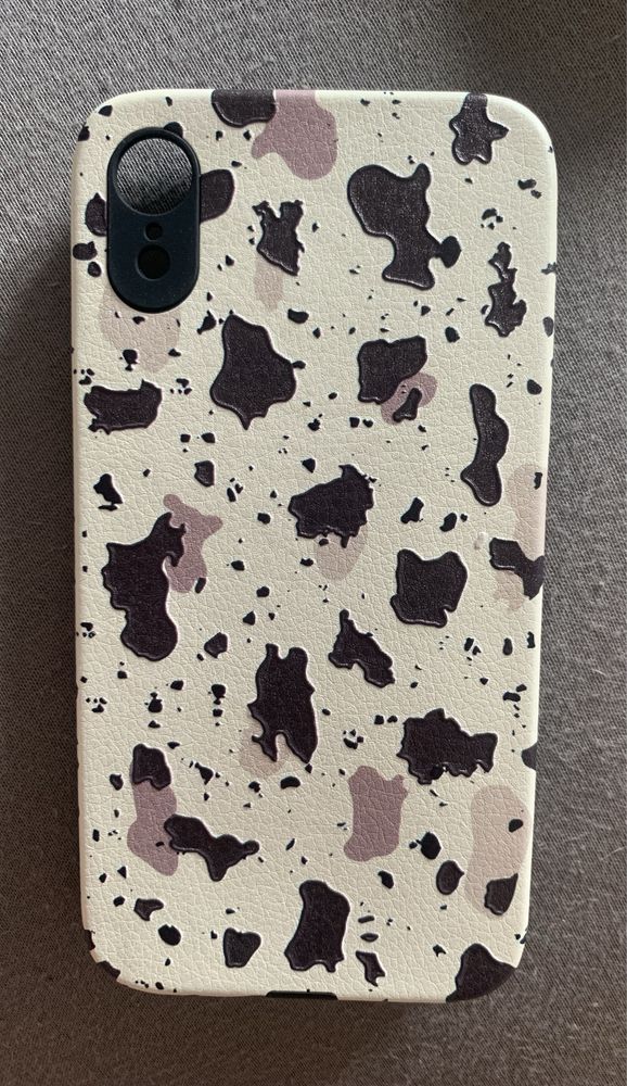 trzy etui iPhone Xr