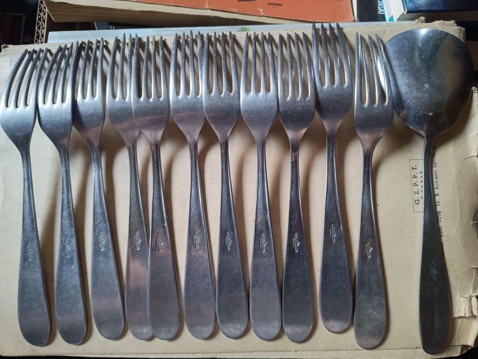 PRL. Sztućce Gerlach zestaw 12 sztuk, wzór Kłos.