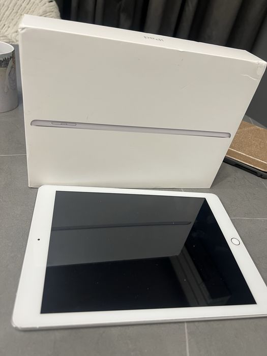 Планшет Apple, Ipad 6, 128 G + чохол