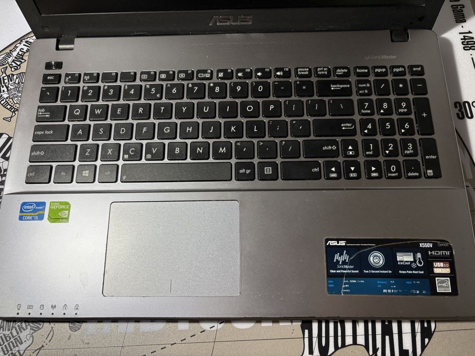 Laptop ASUS X550V