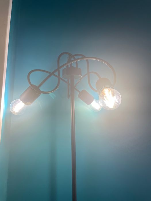 Lampa podłogowa czarna