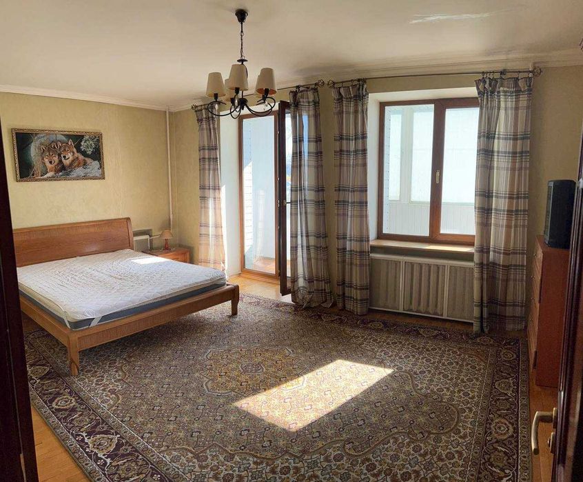 Продам 2-х ком. к-ру  улучшенной пл-ки м. Научная