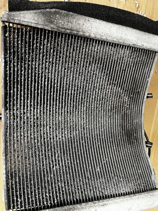 Chłodnica  z wentylatorem Kawasaki zx10r 2010r