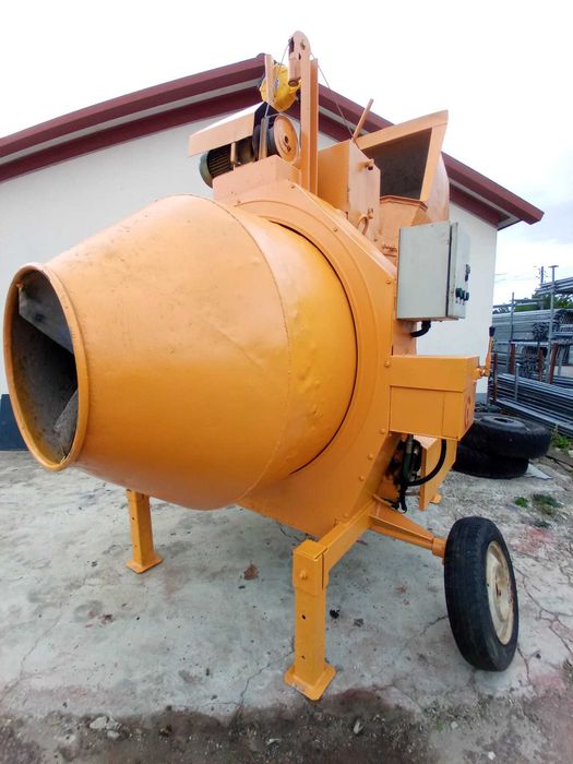 Betoneira central com pa de arrasto