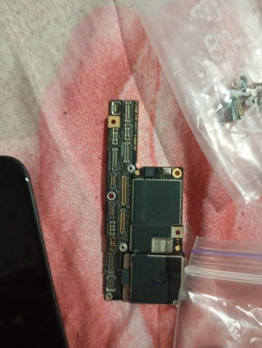 Продам айфон не знаю что з ним